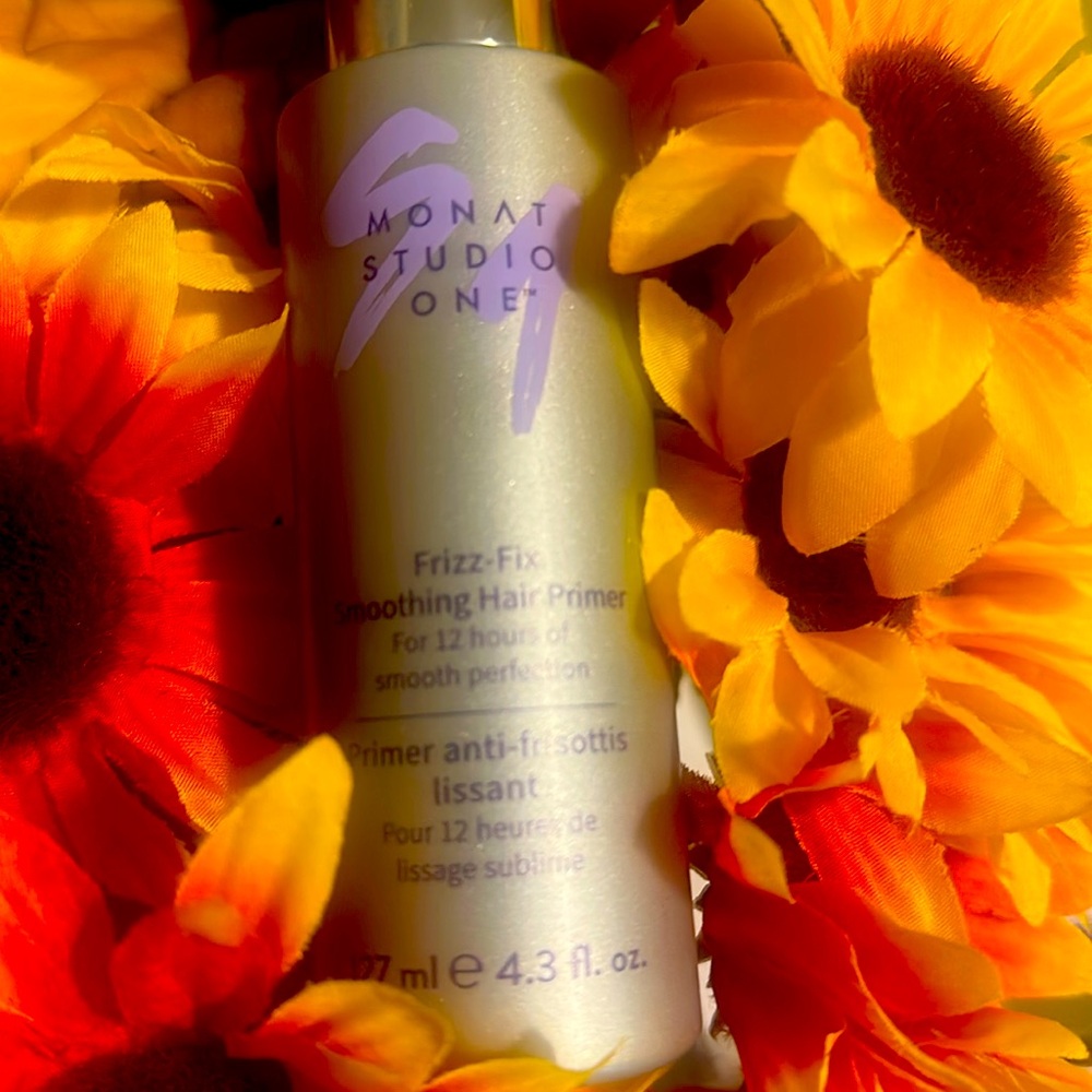 Monat studio one Frizz fix smooth hair primer